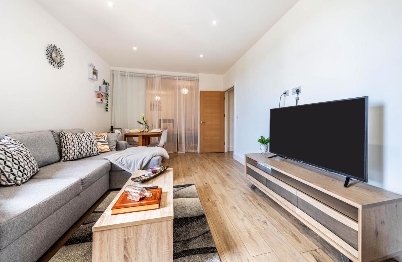 Mission Wave - Venture Apartment Staines-upon-Thames Exterior foto