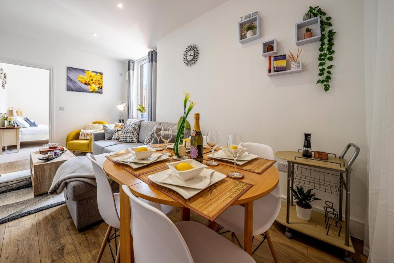 Mission Wave - Venture Apartment Staines-upon-Thames Exterior foto